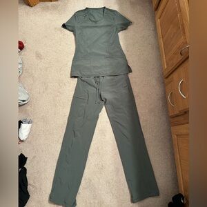 Cherokee Infinity Scrub Set - Size small tall